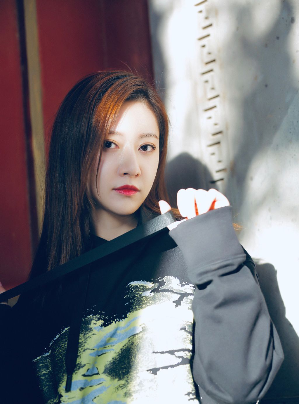 女演员余玥,混搭风格,洋气复古写真图集_高清图集_新浪网