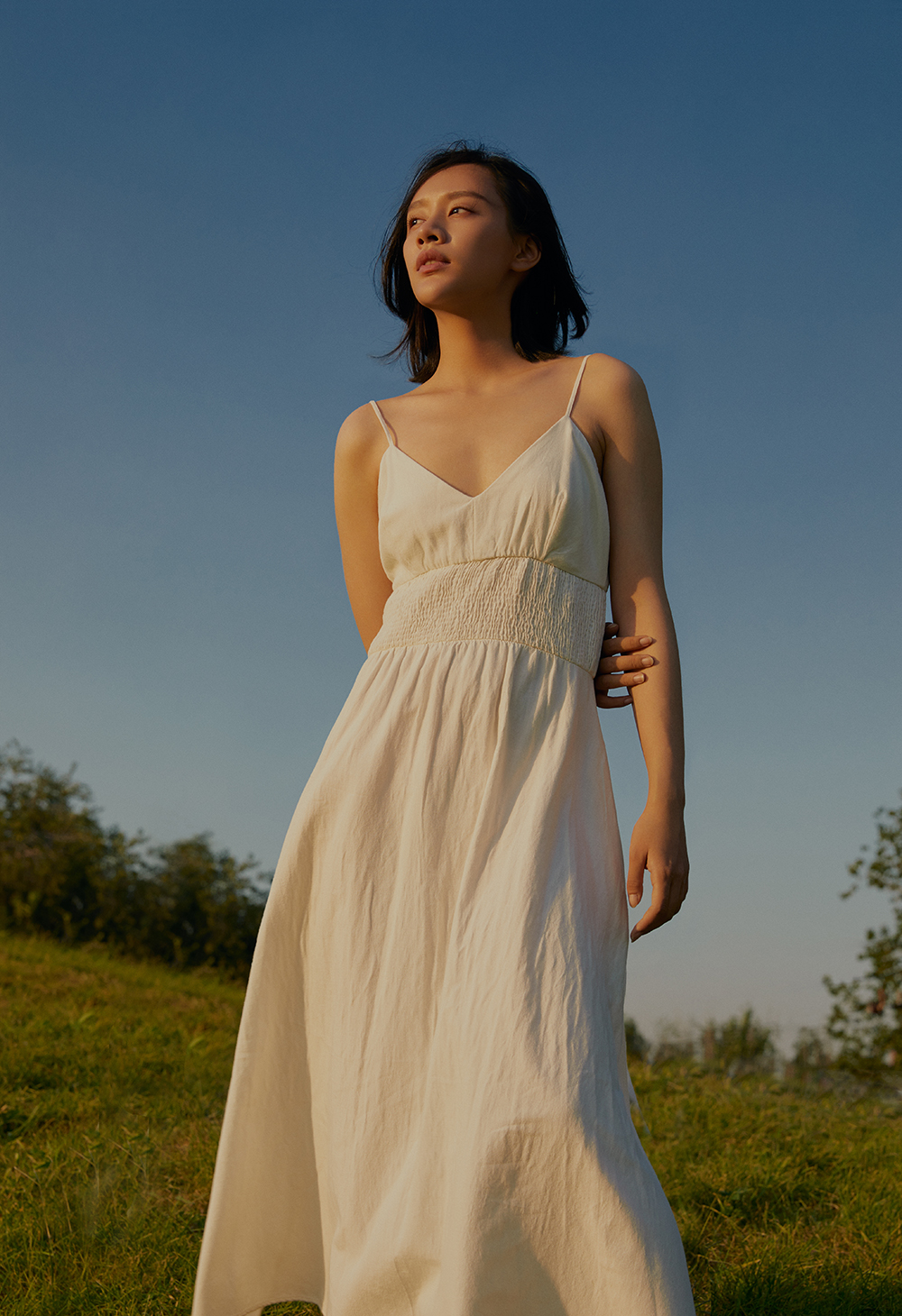 袁百梓卉美貌营业最新写真气质清冷文艺邂逅初秋