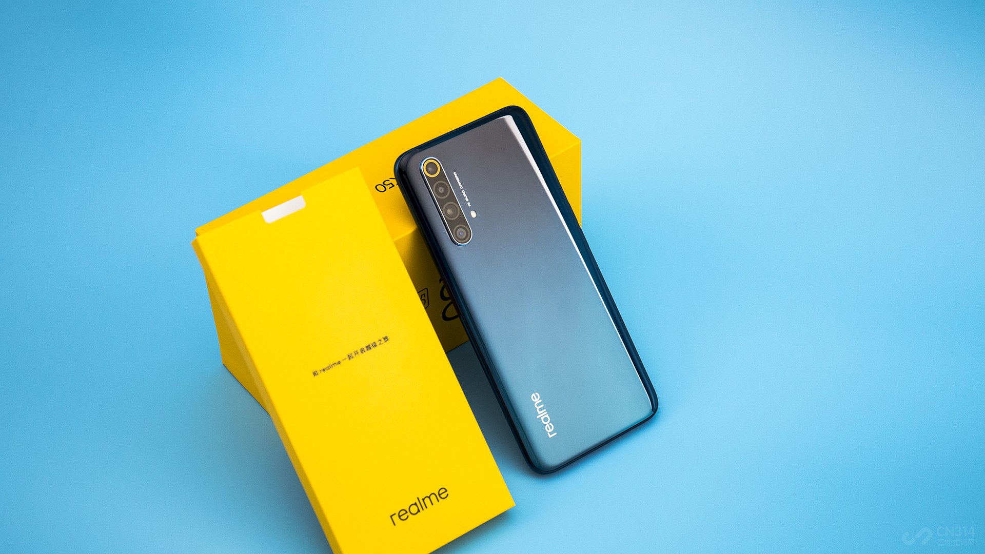 120hz畅速屏 极地冰川美 realme真我x50图赏