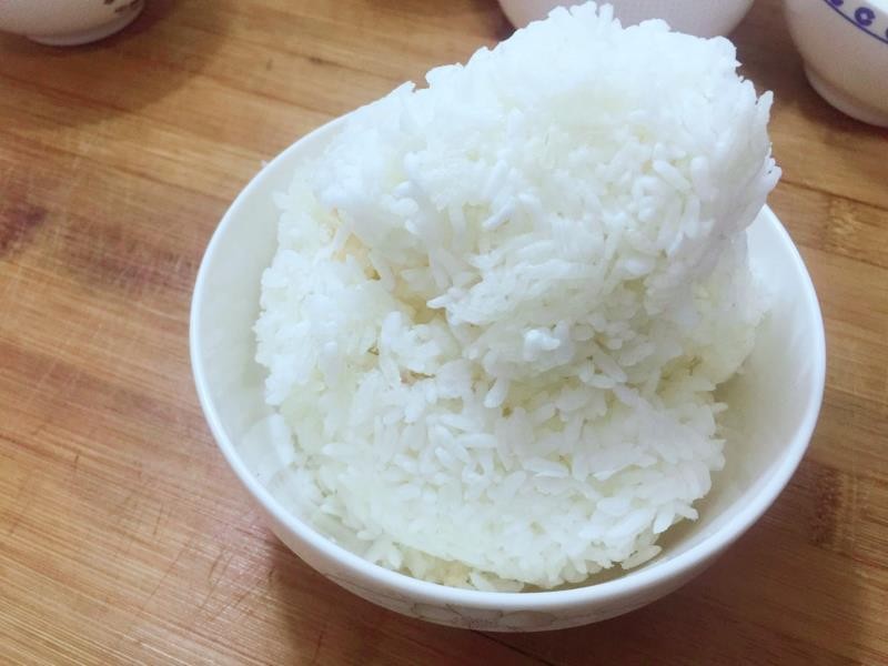 自从学会了剩米饭的这种做法,儿子每次吃2碗都不够,补钙又开胃