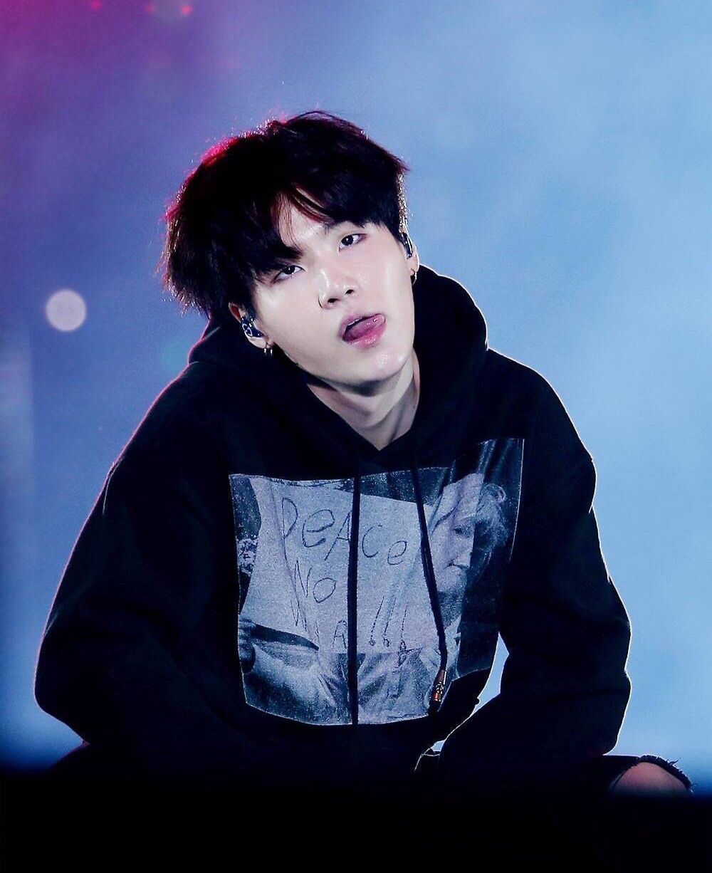 防弹少年团:闵玧其,舞台上性感撩人的其其猫,是霸气闵爷了!