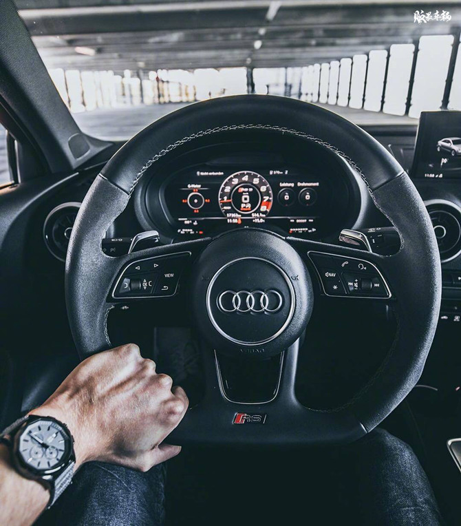 与众不同:奥迪的方向盘美图