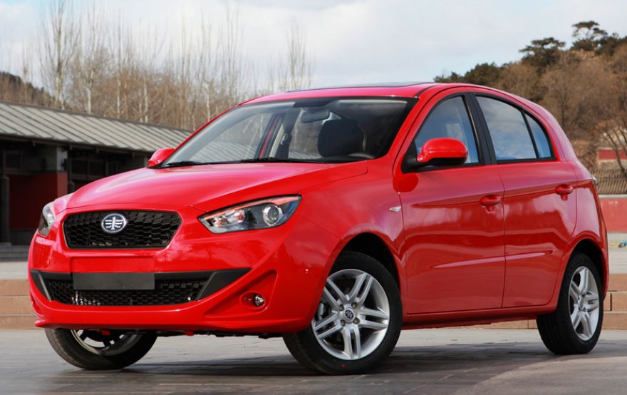 欧朗 两厢 1.5l 自动 豪华型,外表十分霸气,符合年轻人的审美