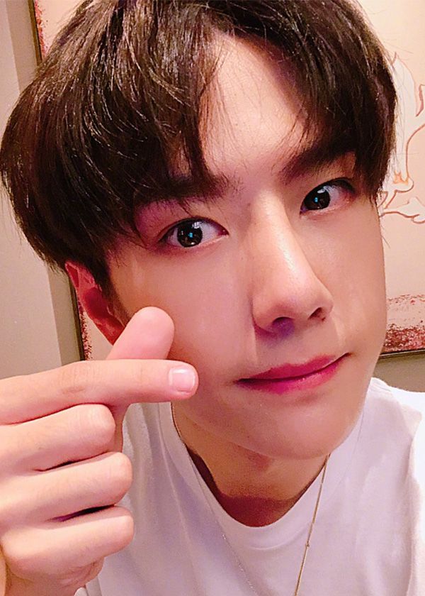 王一博的大头照我觉得图4最适合做头像你觉得呢