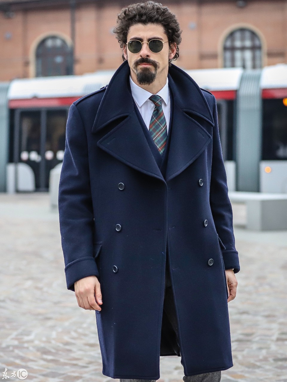 近日,意大利潮流大叔街拍,时尚穿搭,颜值爆表,绅士感十足.