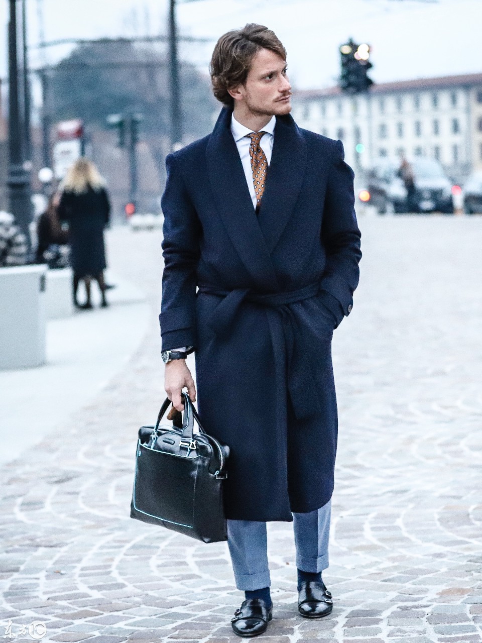 近日,意大利潮流大叔街拍,时尚穿搭,颜值爆表,绅士感十足.