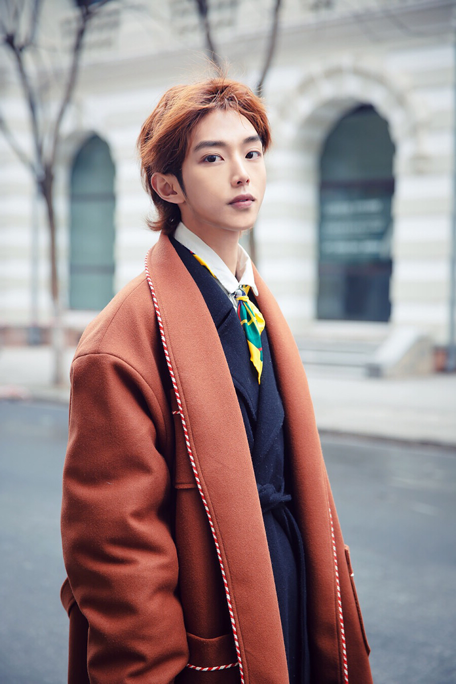 杨何受邀出席先锋潮流艺术节街头风穿搭化身时尚icon