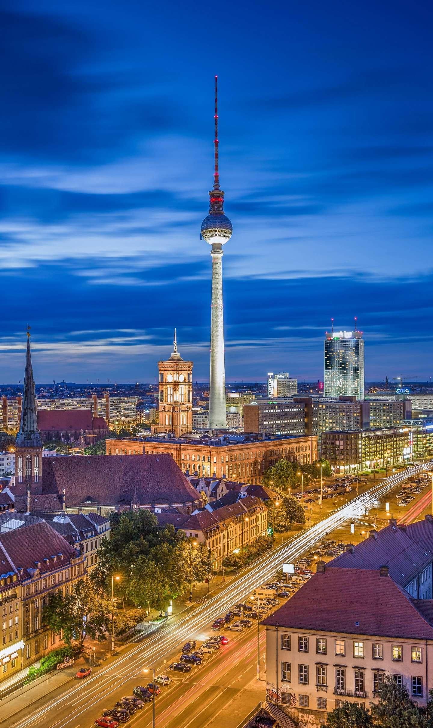 1 / 6 当你有了时间有了金钱,你想去哪?柏林电视塔