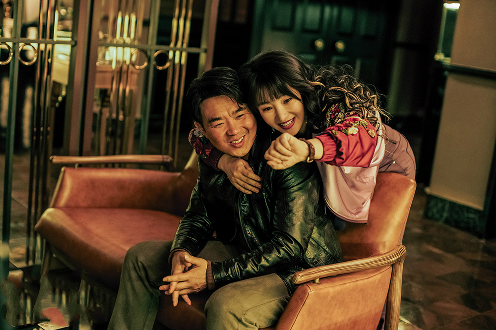 大鹏《受益人》成就两位主演,为何撼山易,撼柳岩宅男女神难