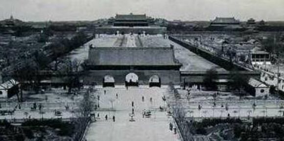 天安门同时悬挂好几个人的图像,是第一次,也是唯一一次!|天安门|图像|大清门_新浪新闻
