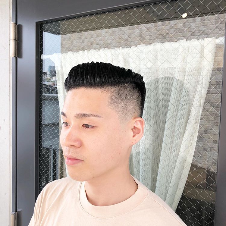 最受欢迎两侧铲青渐变发型男生剪了马上变帅