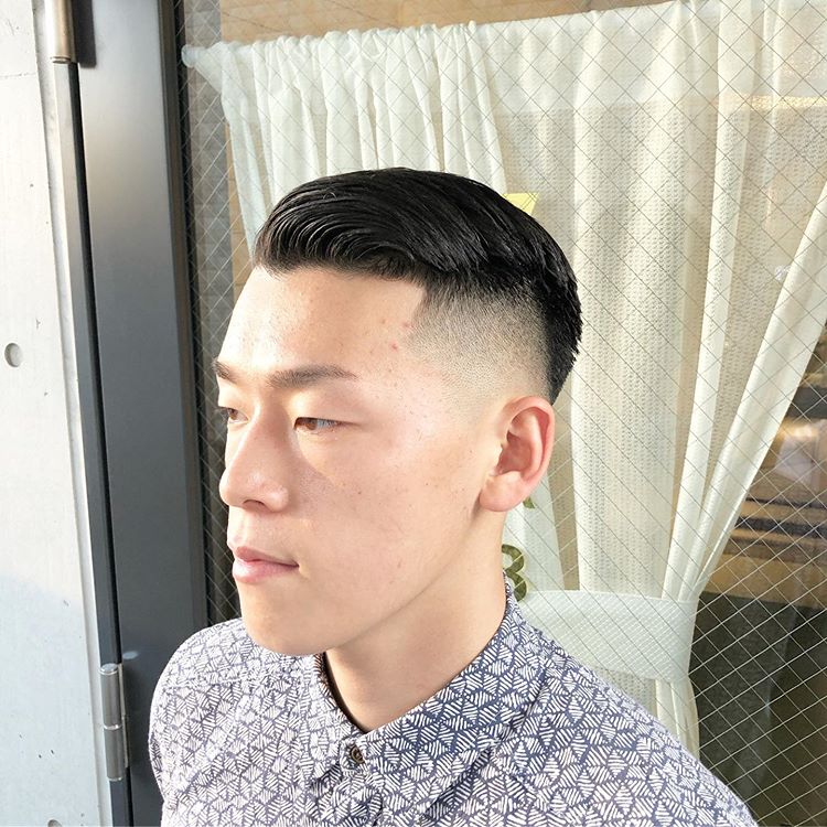 最受欢迎两侧铲青渐变发型男生剪了马上变帅