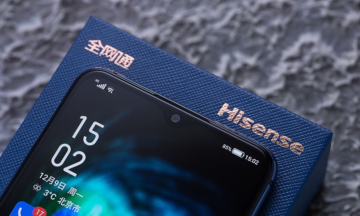 海信双屏手机a6l搭载了两块截然不同的屏幕,前屏是6.