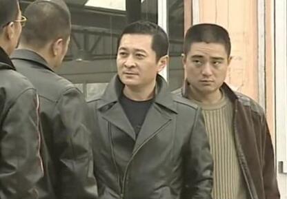 他是《马大帅》刚哥的小弟“伍子”，如今成张艺谋御用第一副导演|_新浪娱乐_新浪新闻