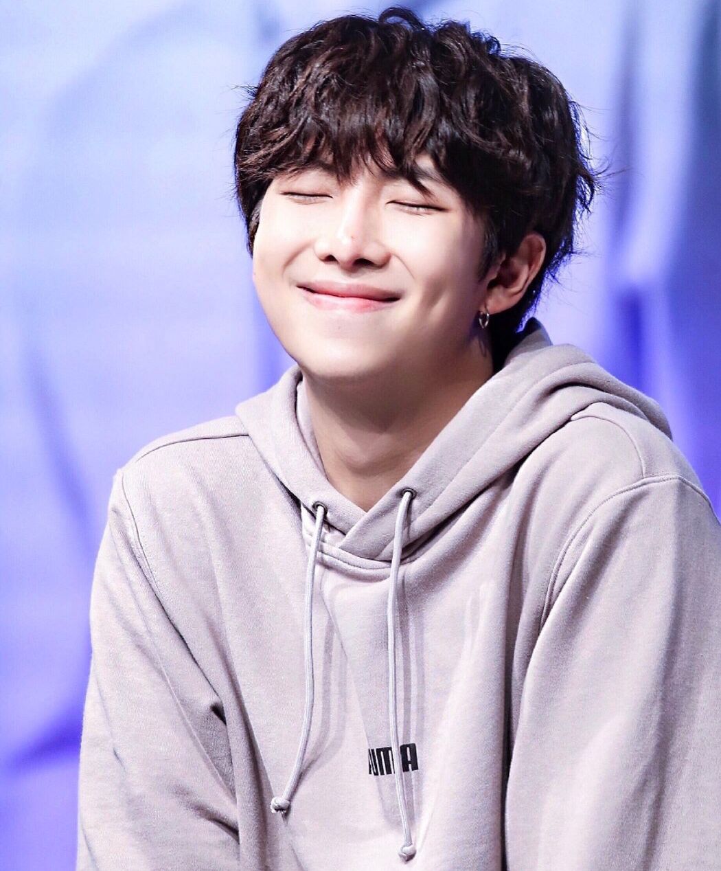 防弹少年团队长金南俊的甜美酒窝是我们有酒窝的脑性男熊熊了