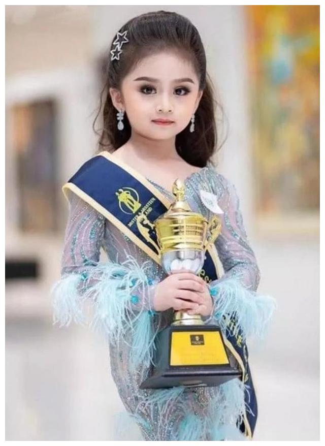 泰国6岁小萝莉拿下选美冠军,颜值超高还是专业模特|模特|早熟|选秀