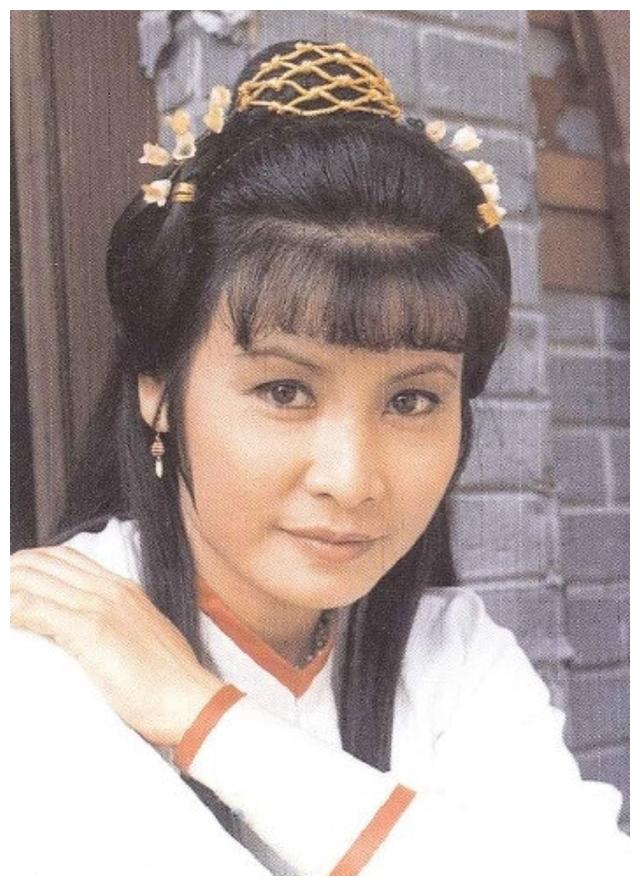 69岁tvb资深艺人李丽丽隐忍离巢,昔日邵氏打星默默做绿叶32年