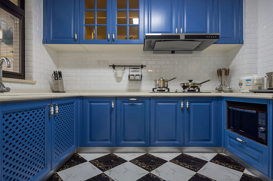 正文                  蓝色,总能令我想到大海的蔚蓝.