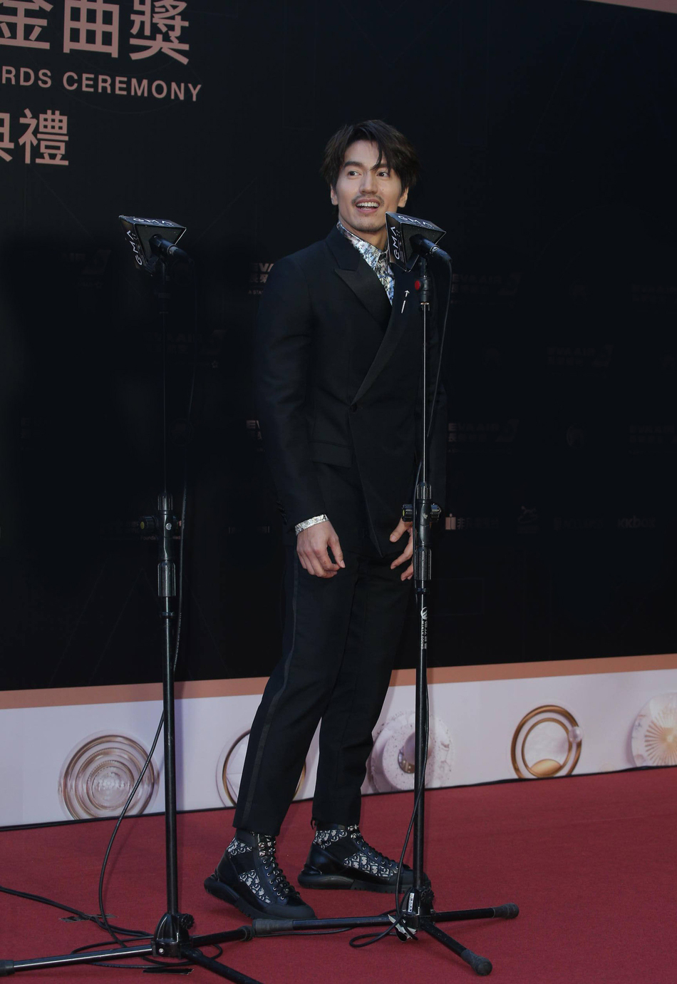 林志玲结婚后言承旭首次公开现身大叔造型显沧桑