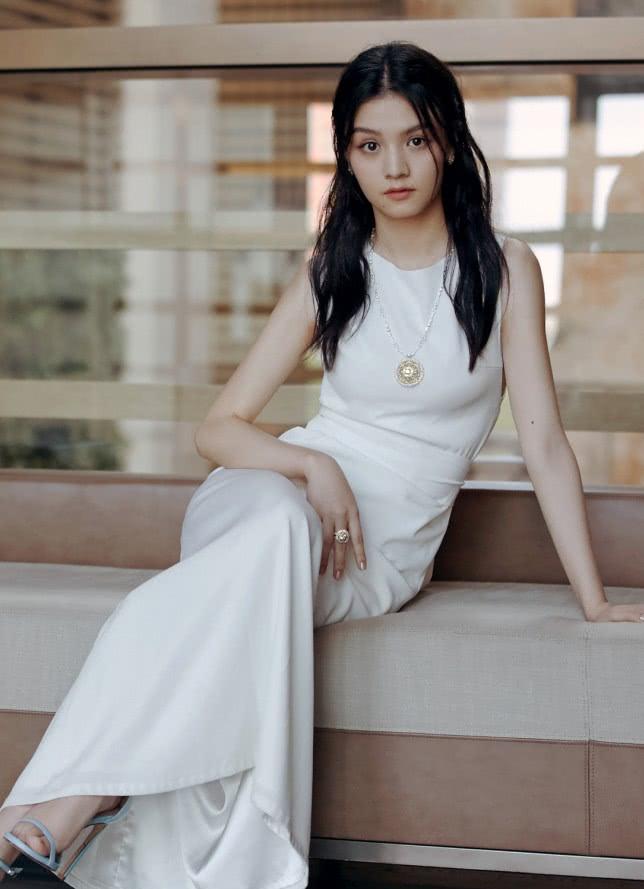 春夏的"夹层鞋"厉害了,竟在夹层里塞一块木板?好奇踩下去硌脚