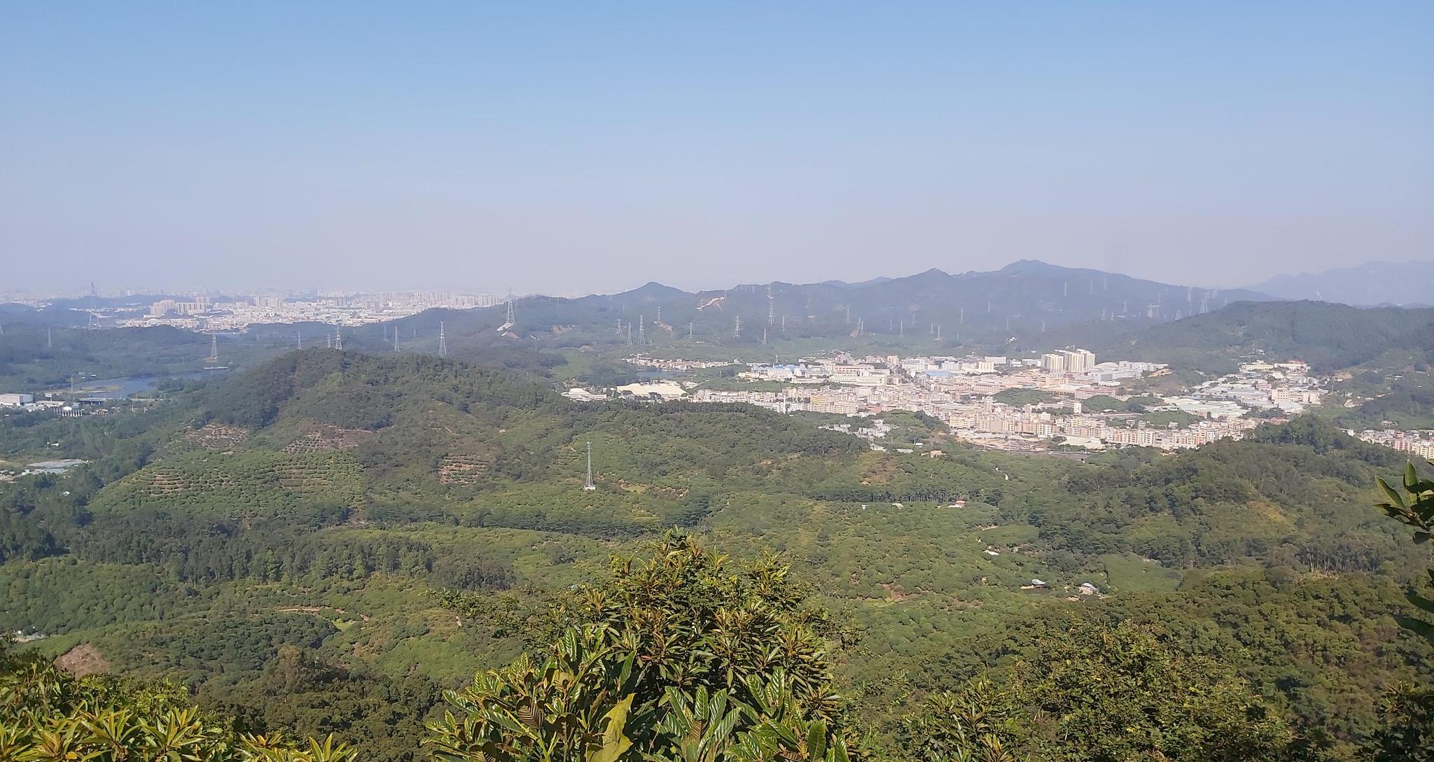 东莞大屏障雷公山是一个适合登山观景的山峰