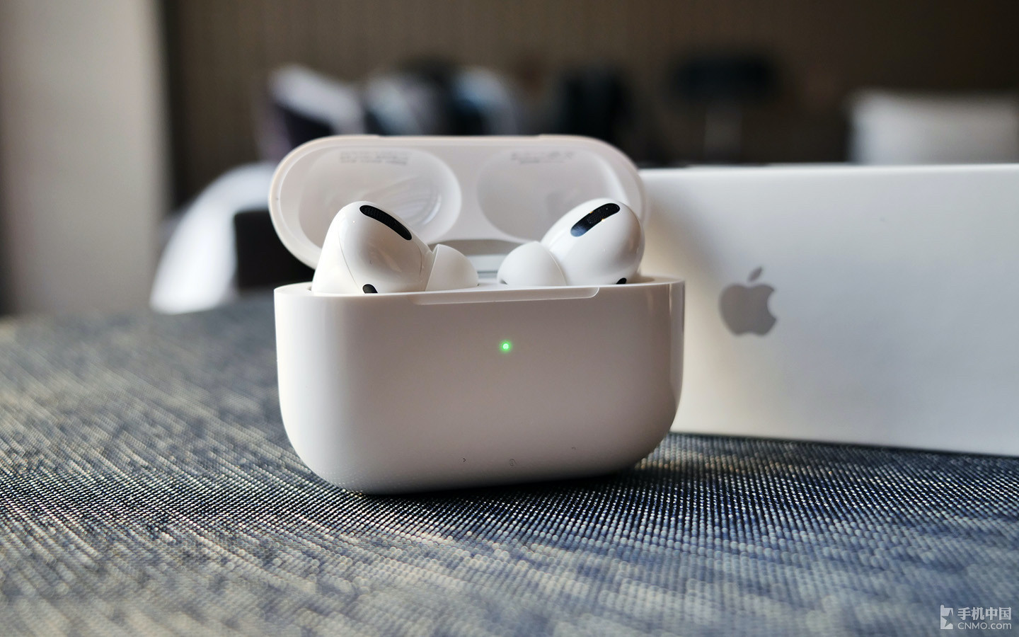 airpodspro真机图赏全新入耳式设计佩戴感极佳