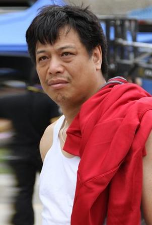 他是周星驰的同桌同学,帅气多金却被星爷骗去演这个,一炮而红!