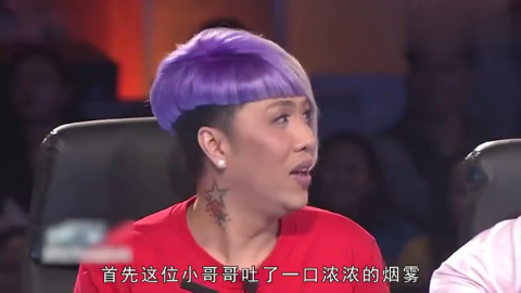 菲律宾小哥达人秀舞台吐烟圈表演,笑哭所有观众太喜感了!