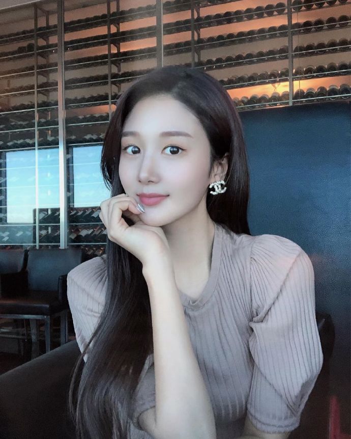 楚楚动人的美女,这微微一笑是心动的感觉呀._高清图集_新浪网