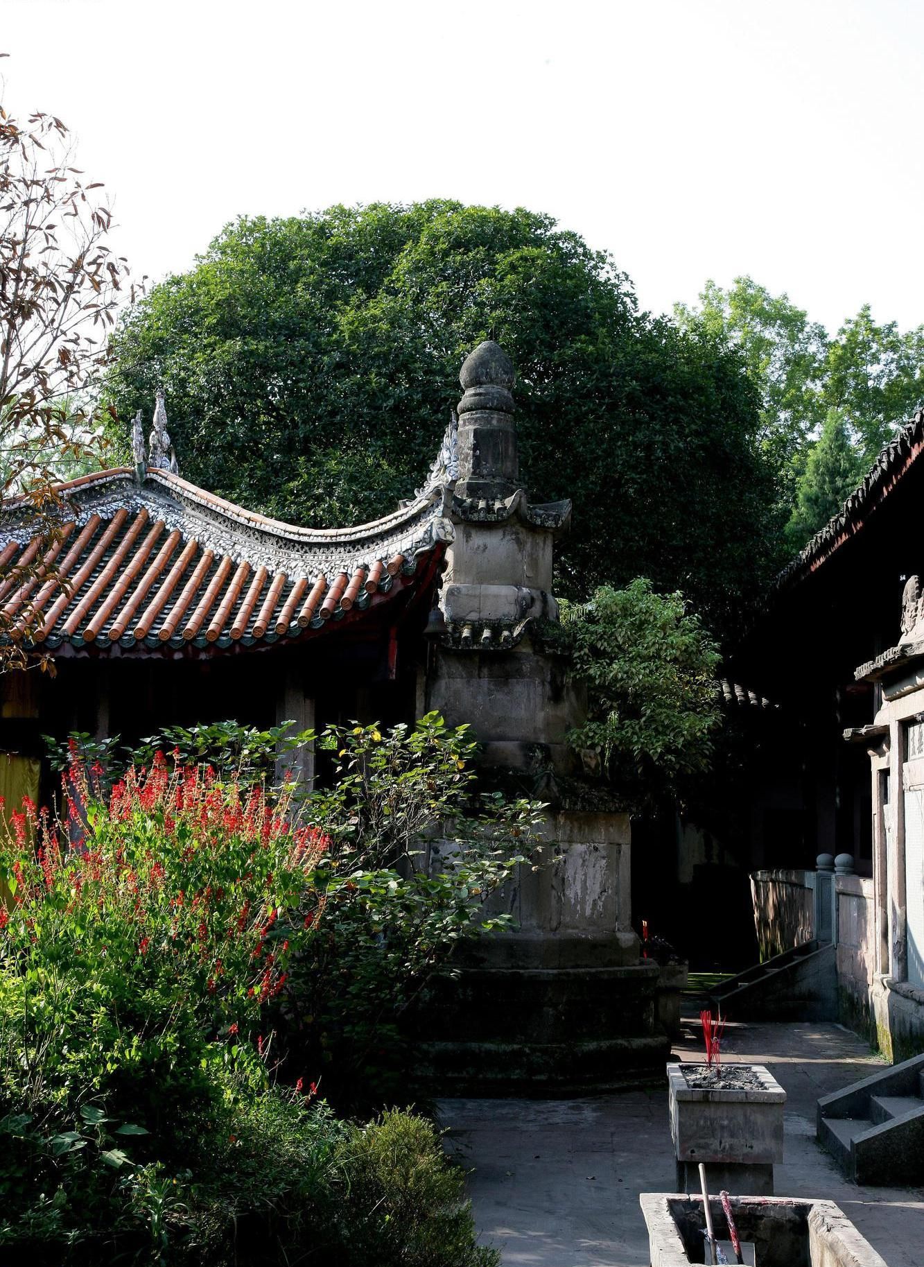始建于清代康熙年间四川会理县白马寺.建于明代初年.