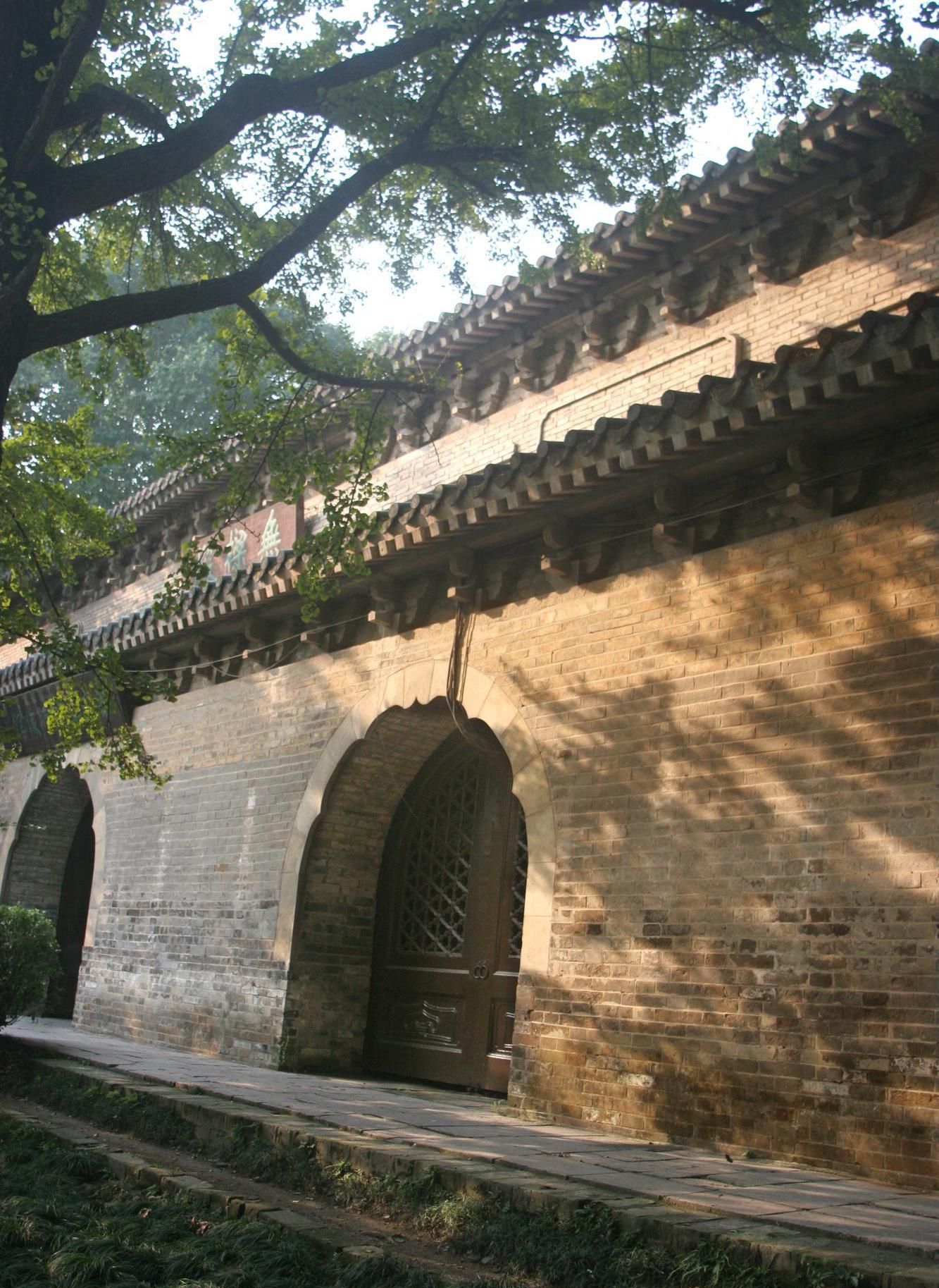 荐福寺小雁塔下面的拴马桩,西安市荐福寺建于唐睿宗文明元年|唐睿宗