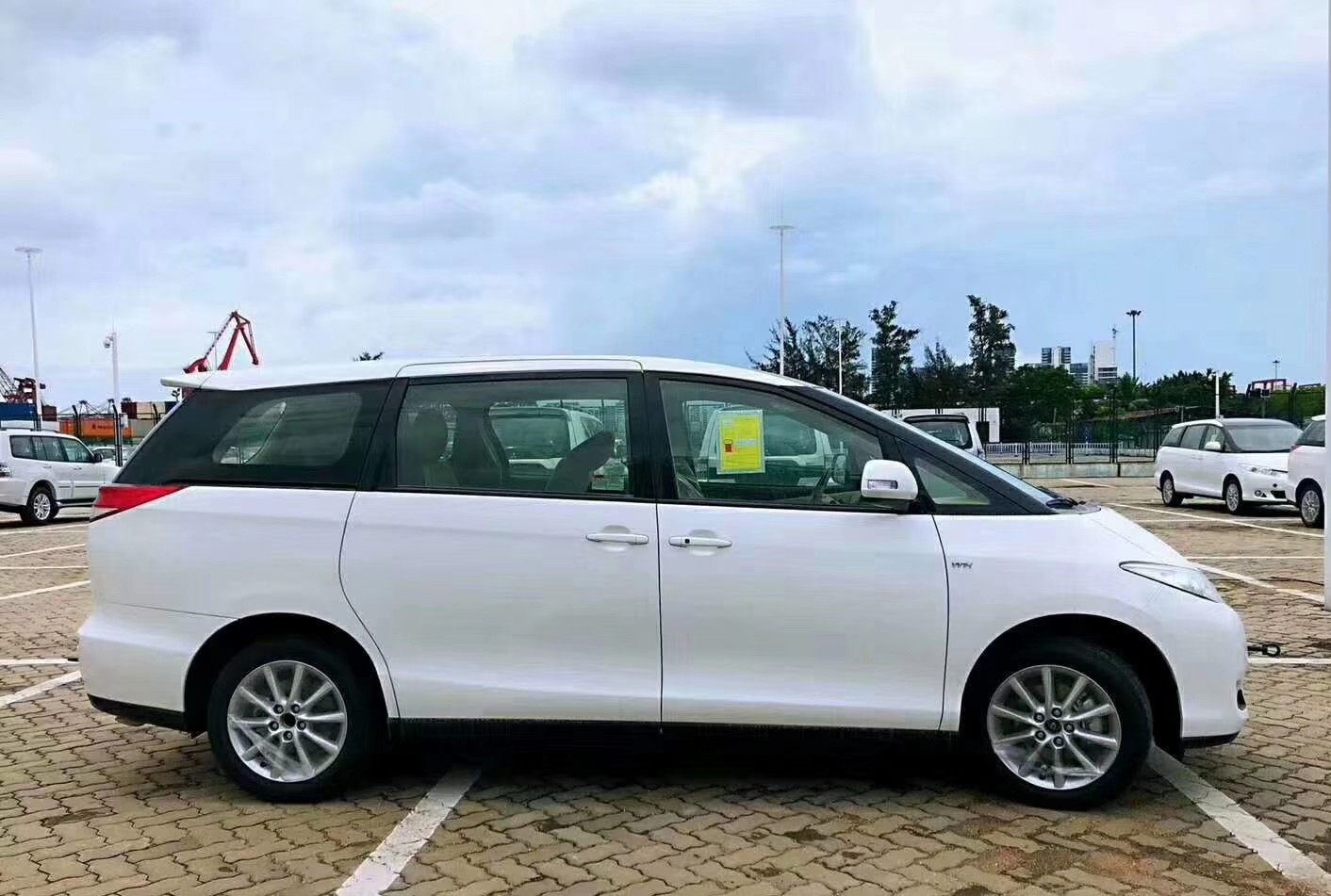 19款丰田普瑞维亚2.4l高配/低配详解附带高清大图