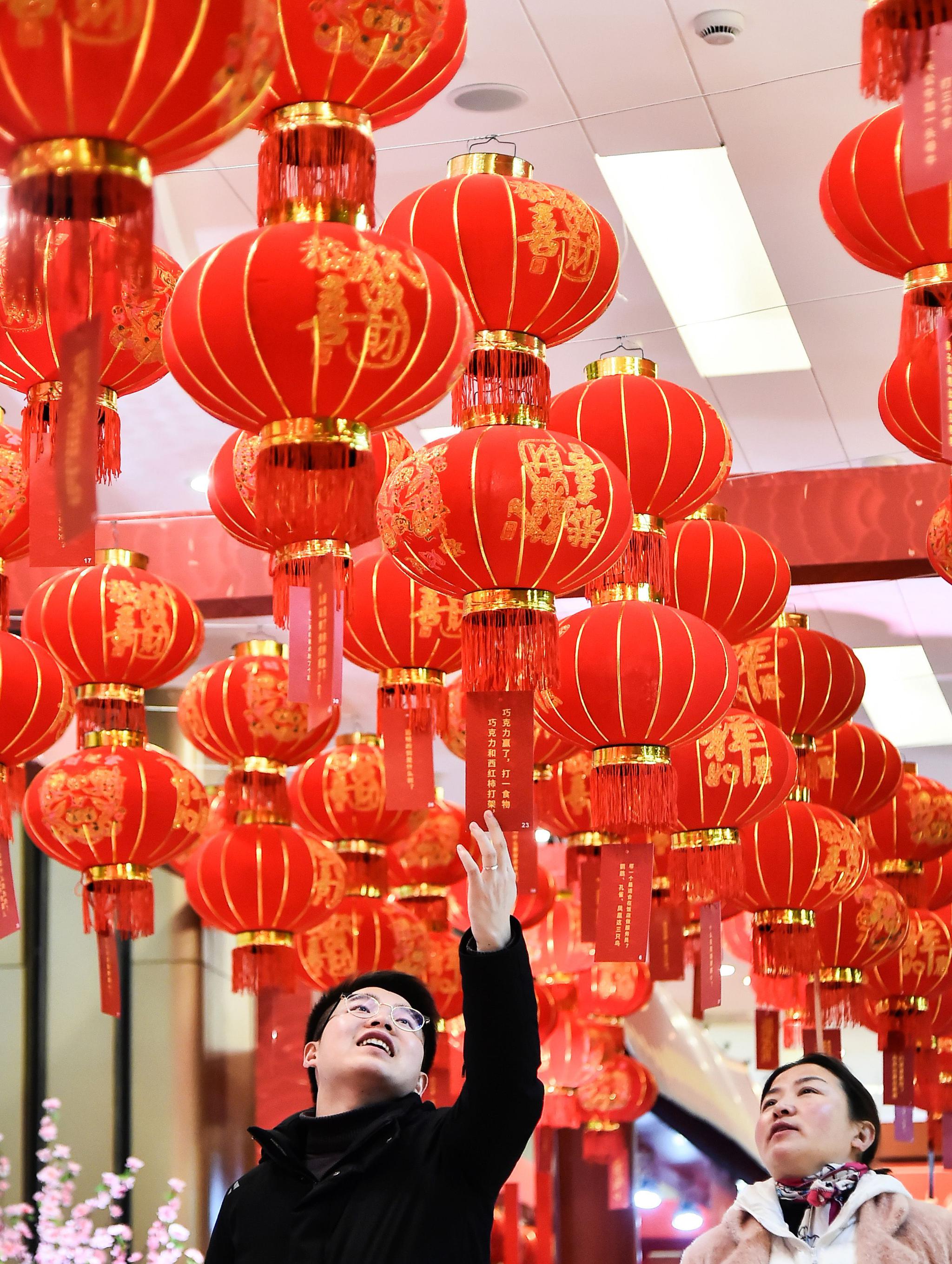 中国传统节日元宵节上的猜灯谜活动|元宵节|活动|传统节日_新浪新闻