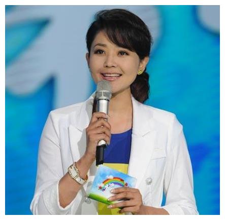 44岁方琼老公近照曝光,原来是我们熟悉的他,网友:难怪不公开