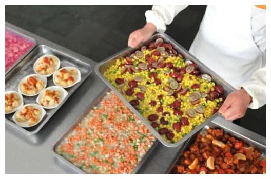 清华食堂vs北大食堂,差距一目了然,网友:可惜有钱也吃不到!