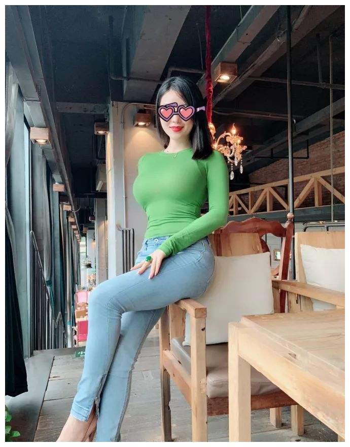 因刘强东爆红的蒋娉婷,魔鬼身材实属"炸裂",网友:想低调都难