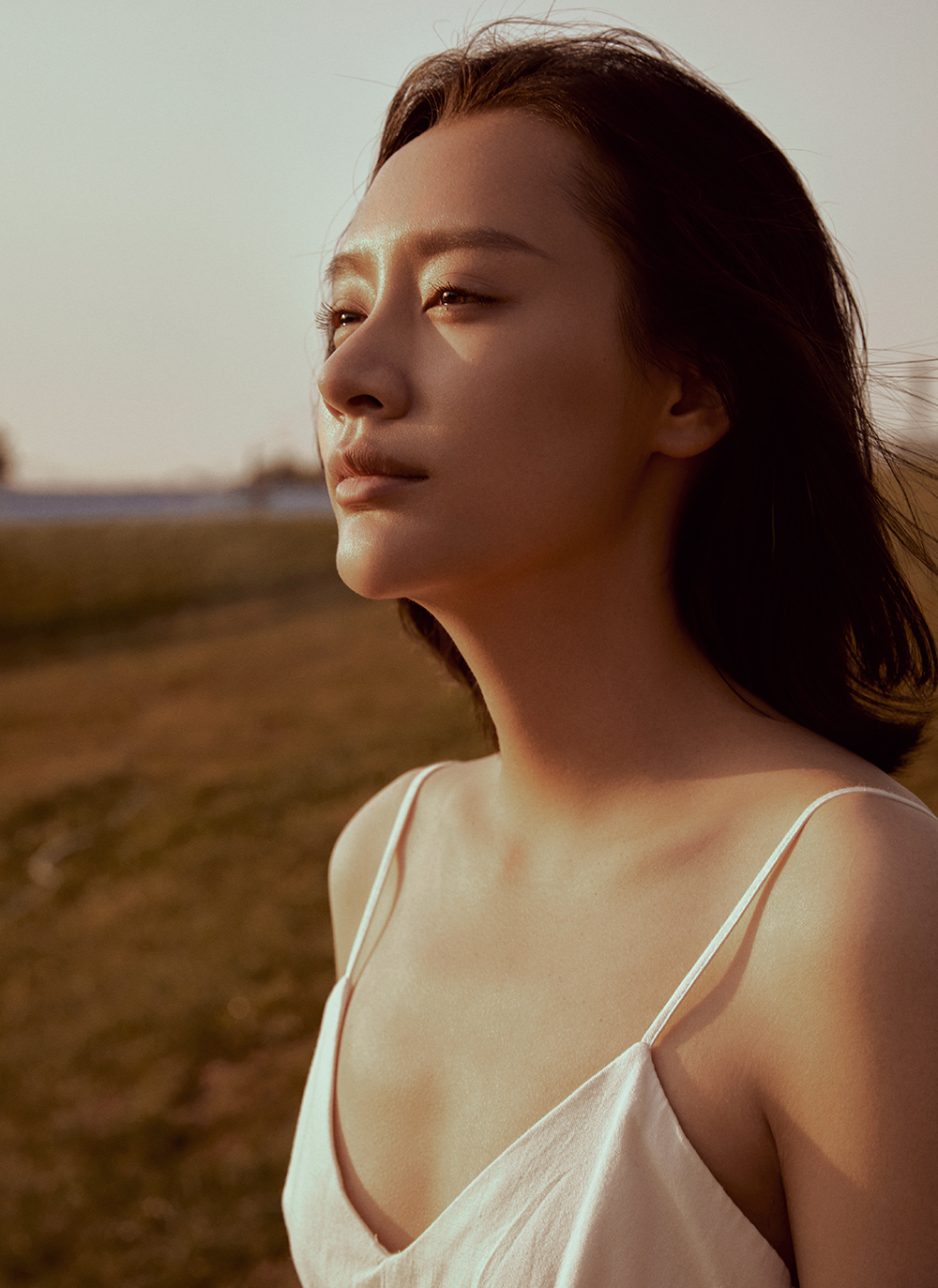 袁百梓卉美貌营业 最新写真气质清冷文艺邂逅初秋