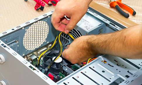 从整个计算机的功能看,其可称之为外存储器或辅助存储器