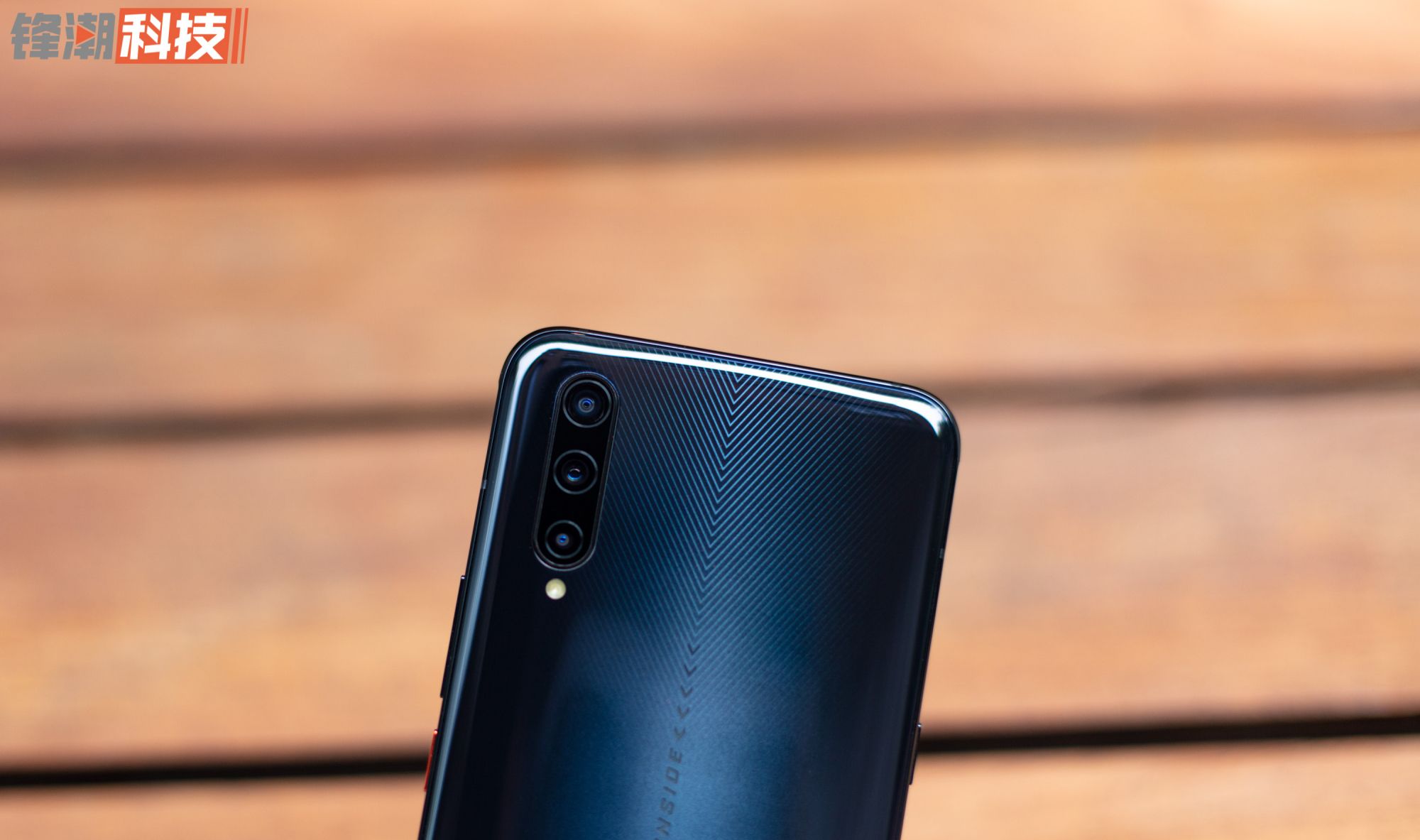 5g只是它其中一个优点iqoopro5g版竞速黑上手图赏