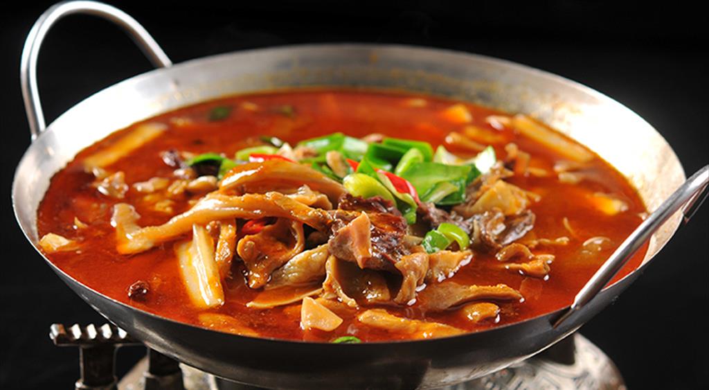 锅仔金菇羊杂你吃过吗不一样的羊杂做法汤鲜味正回味无穷