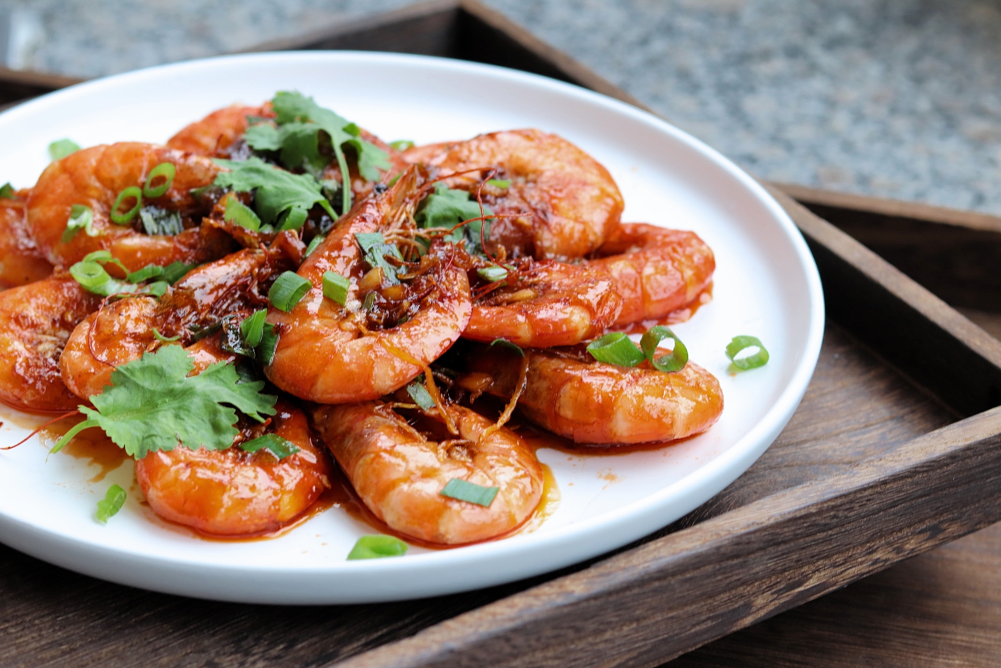 最简单的硬菜-油焖大虾,营养美味又补钙,一遍即会