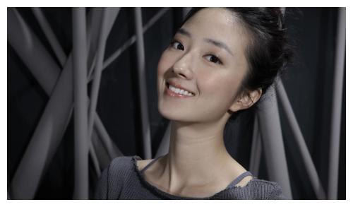 24岁奉子成婚,婚后10年被55岁老公抛弃,今和两儿子生活|吴佳妮|两人