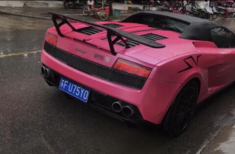实拍粉色兰博基尼盖拉多,有点山寨即视感!