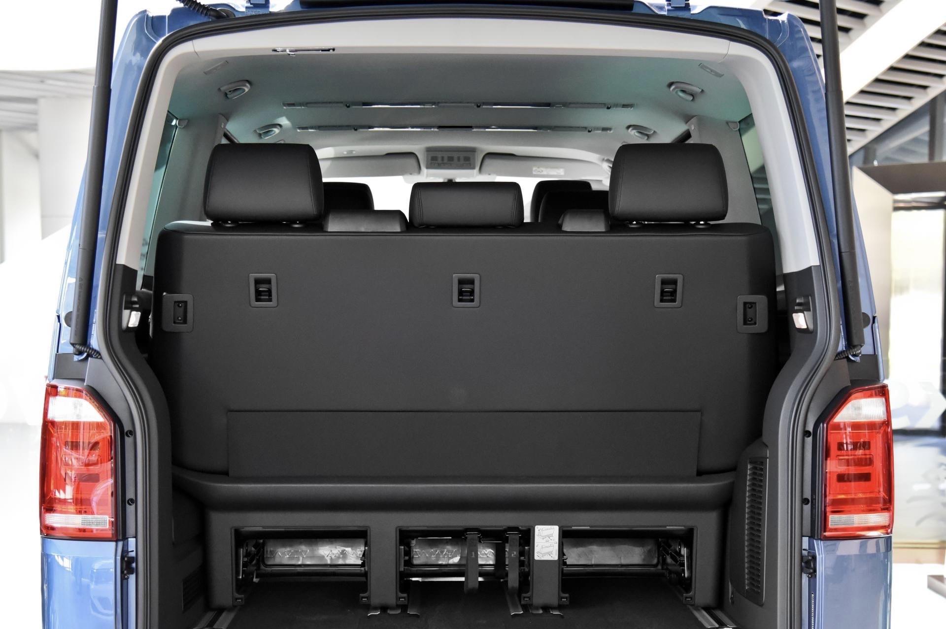 大众进口迈特威7座mpv后座可对向乘坐长途路上娱乐多