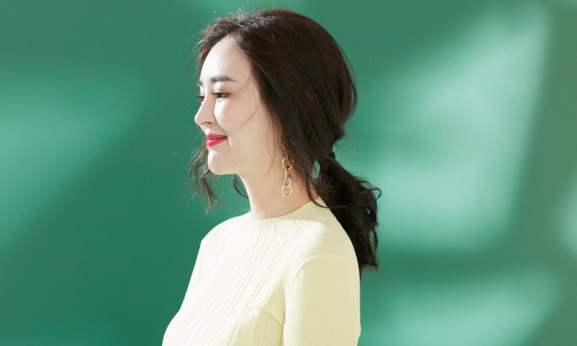 刘竞导演美玉荧光,像出水芙蓉让人赏心悦目