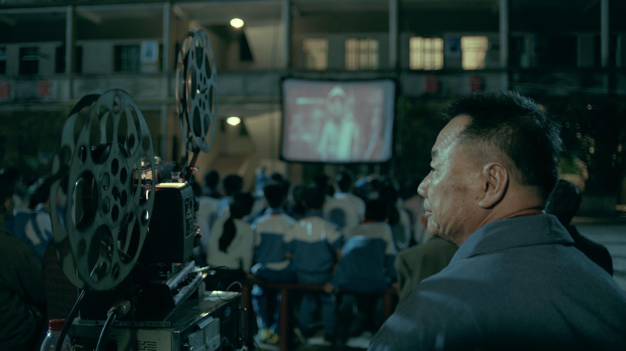 像《纯真年代》这样的电影,每个时代都有无数,像台湾电影《在那河畔