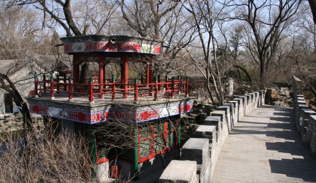 姜文电影《阳光灿烂的日子》外景地之一,恭王府里的榆关和妙香亭