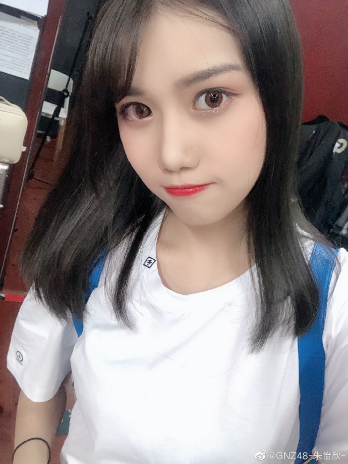 偶像女团gnz48朱怡欣迷人自拍写真美照欣赏