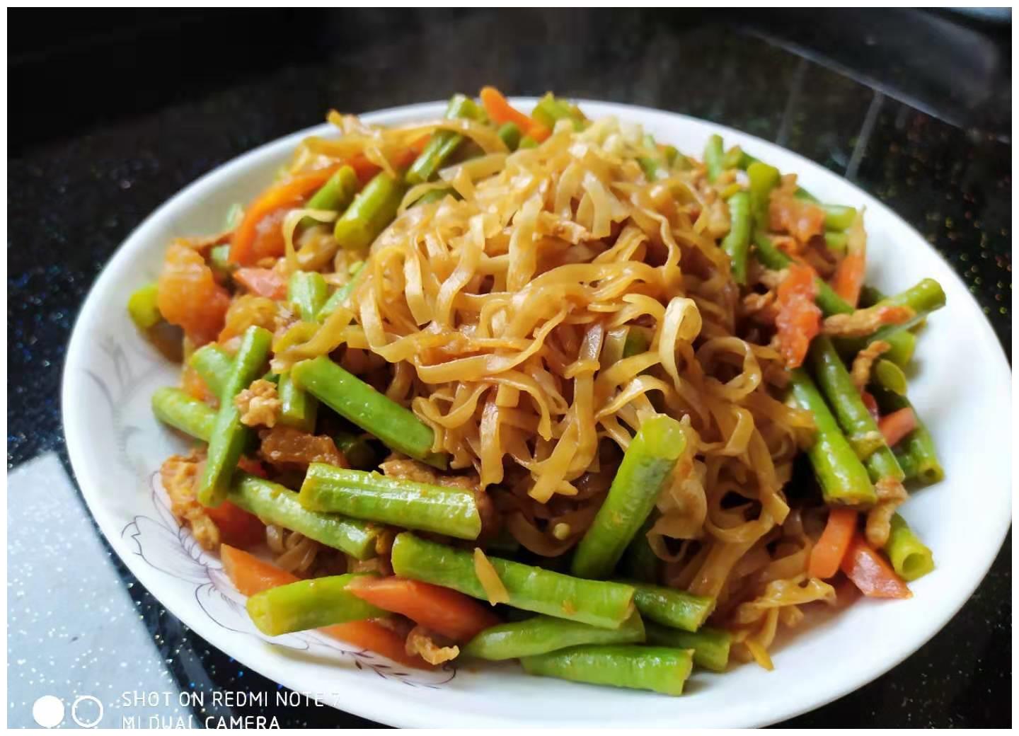 我最喜爱吃的面食——豆角蒸卤面|卤面|豆角|面条_新浪新闻