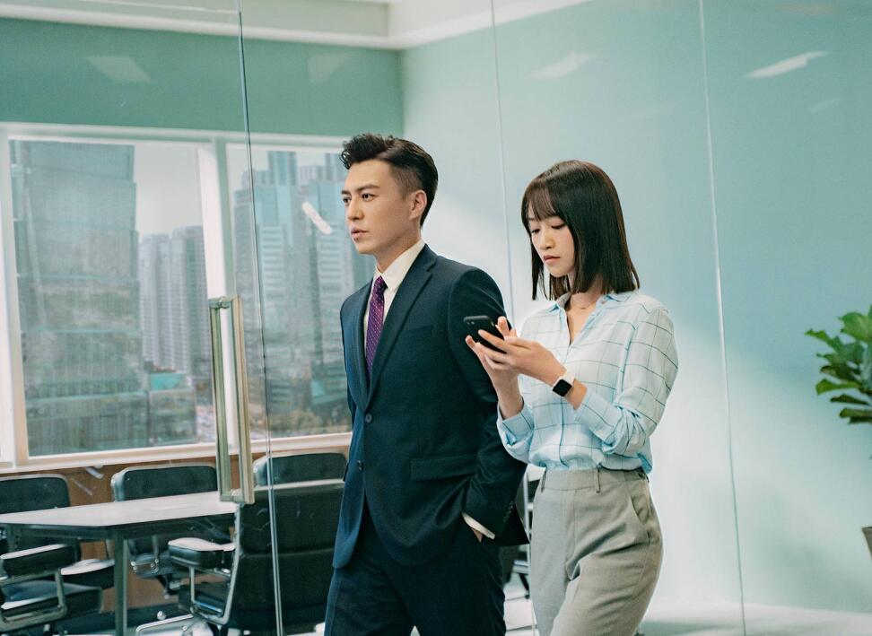 《精英律师》未播先热,靳东蓝盈莹cp感强,两人戏里见面就掐